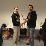 Mathieu får prisen av Erik for beste i Sci-fi-klassen
